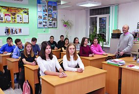 В Центре внешкольной работы им. С.А. Криворотовой работает школа химии.